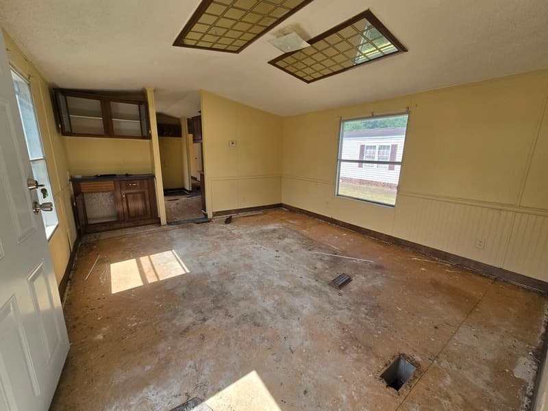 Fayetteville House: 2115 Cattail Cir