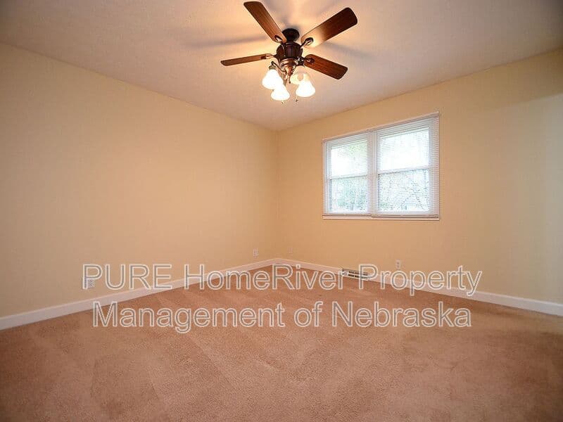 Omaha House: 2121 S 163rd Circle