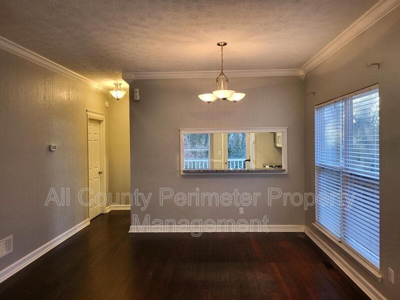 Lithonia House: 694 Shore View