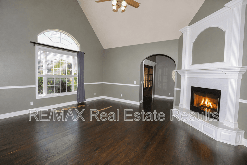 Rogers House: 5300 S 44th Pl