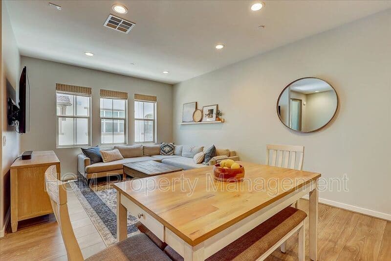 Lake Forest House: 303 Limestone