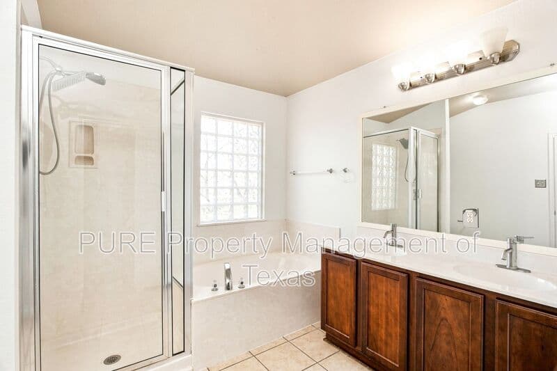 Round Rock House: 3232 Clinton Pl
