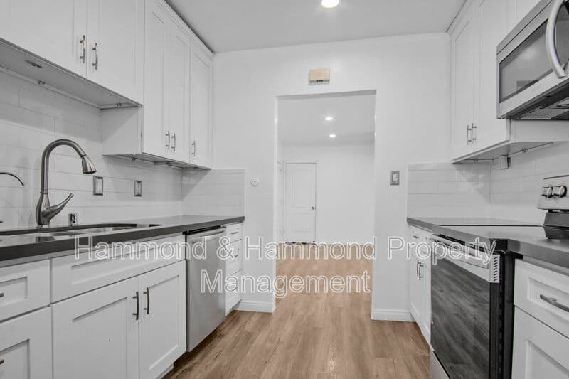 Sherman Oaks Condo: 12955 Riverside Dr.