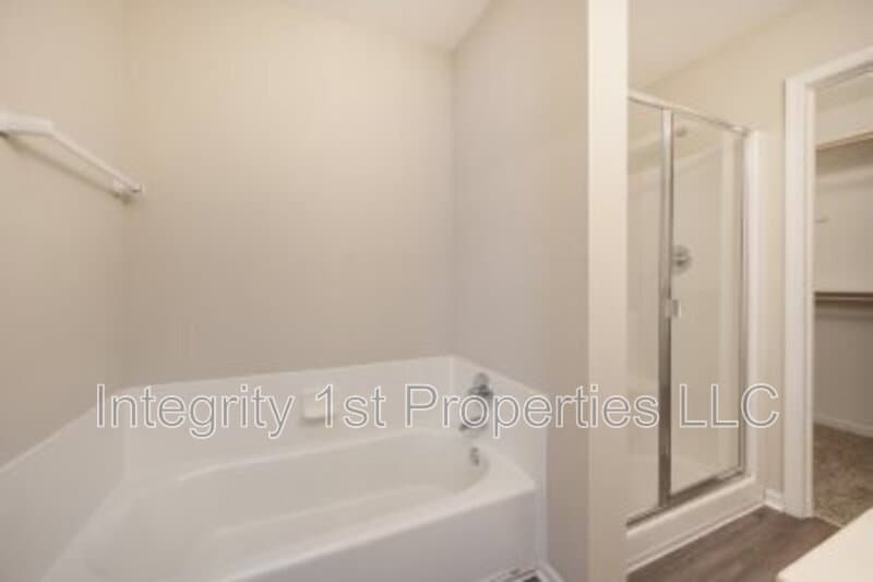 Kansas City Condo: 5954 NW 91st Ter
