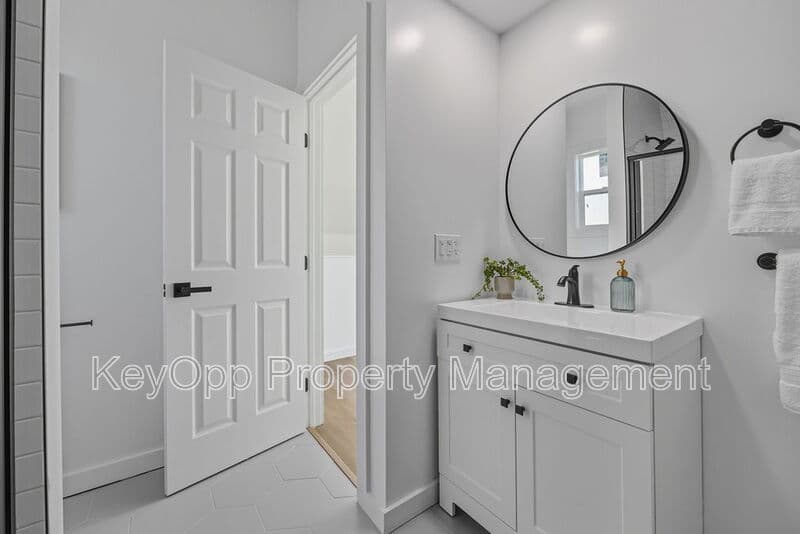 San Francisco Condo: 2730 23rd Street