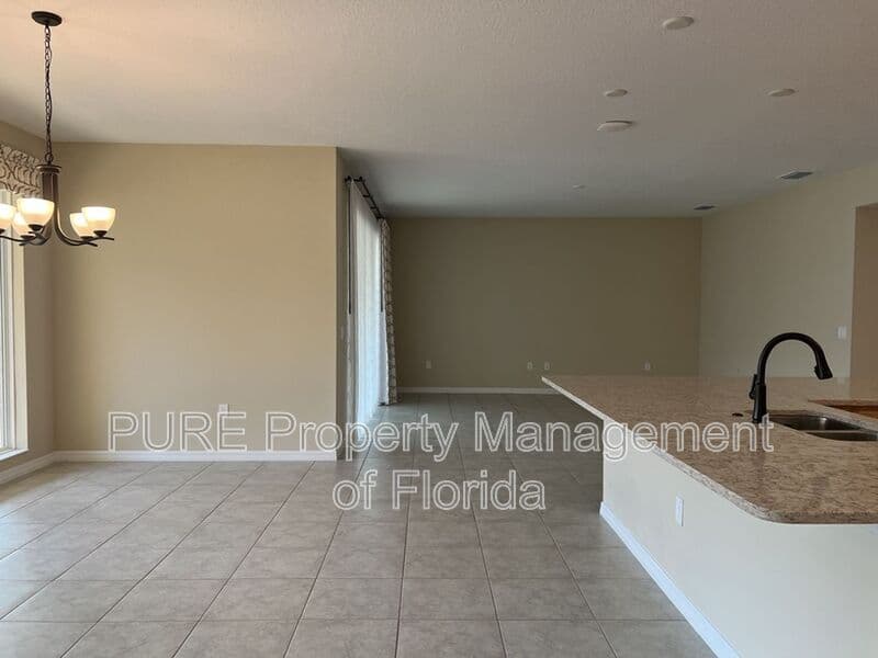 Ocala House: 10376 SW 99th Street