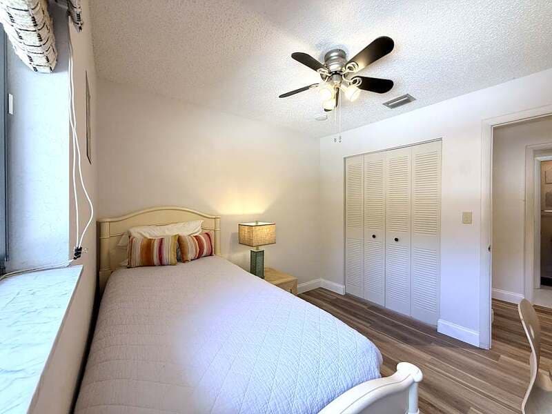 Temple Terrace Townhome: 8645 Lake Isle Drive - 1