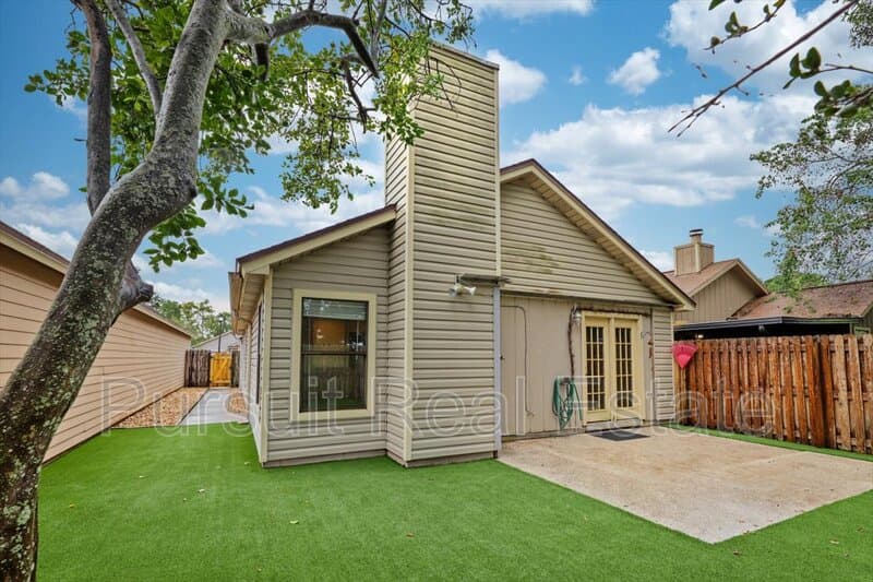 Jacksonville House: 3811 Millpoint Drive