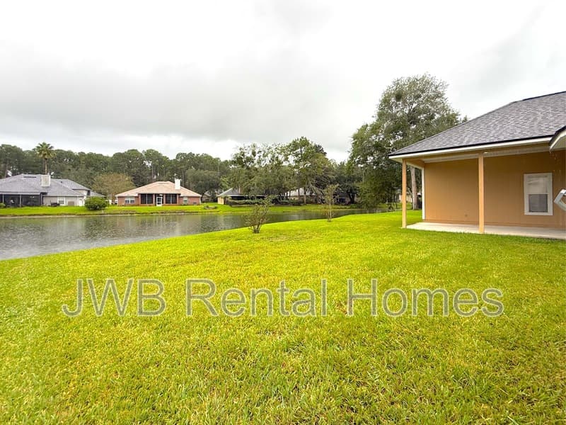 Saint Johns House: 557 Grand Parke Dr