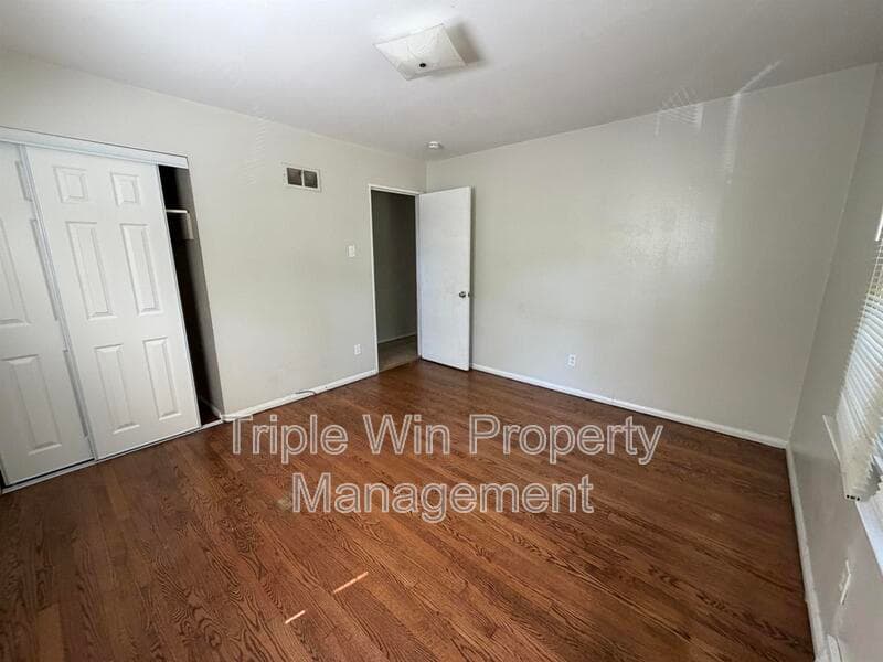 HAZELWOOD House: 6917 BERKRIDGE CT