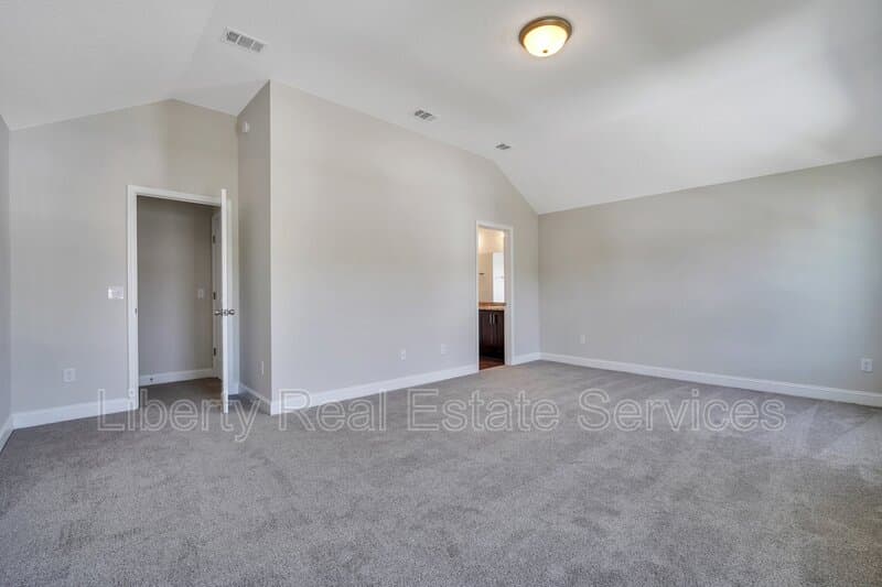 Hinesville House: 88 Fridley Ln