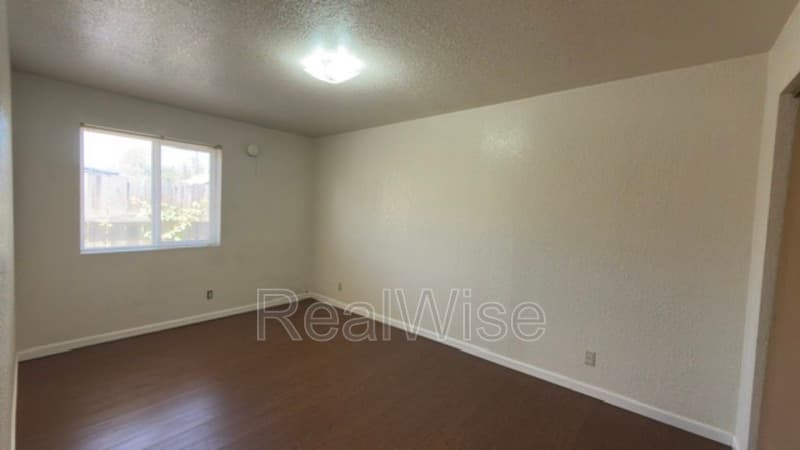 Sutherlin Condo: 415 W First Ave