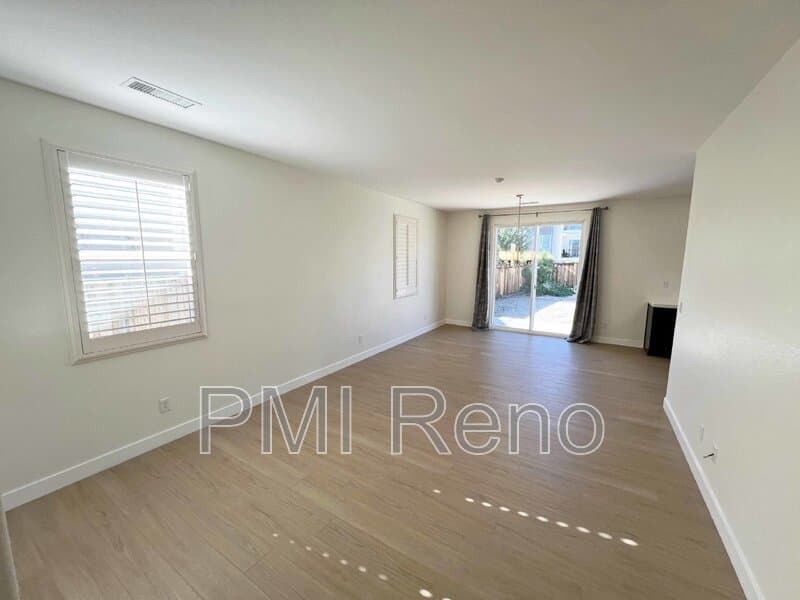 Reno House: 525 Verelli Court