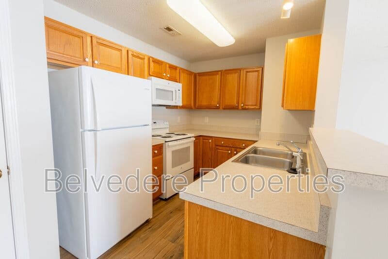 High Point House: 6121 Hedgecock Cir