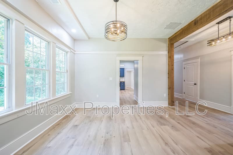 Atlanta House: 1838 Moore St NW