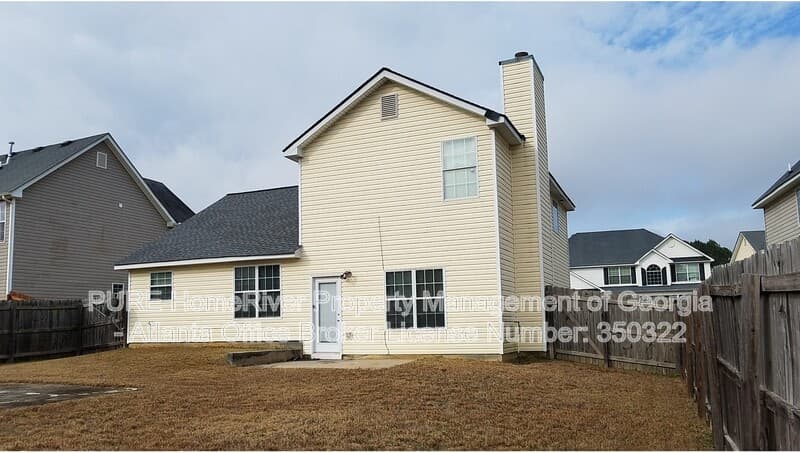 Loganville House: 44 Shadowhill Ct