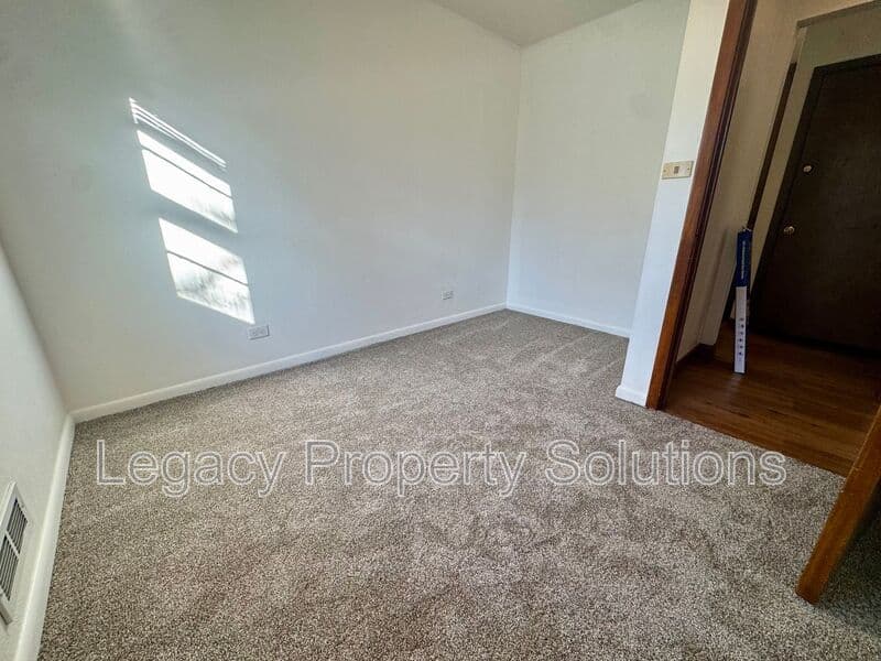 Bismarck House: 612 N 19th St