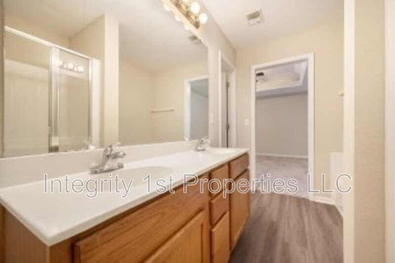 Kansas City Condo: 5933 NW 90th Ter