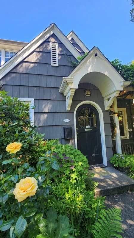 Seattle House: 1210 25th Ave E