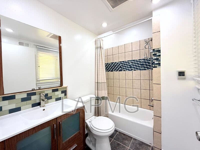 Pasadena House: 607-611 N. El Molino Ave.