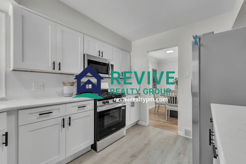 Garden City House: 31234 Barton Street