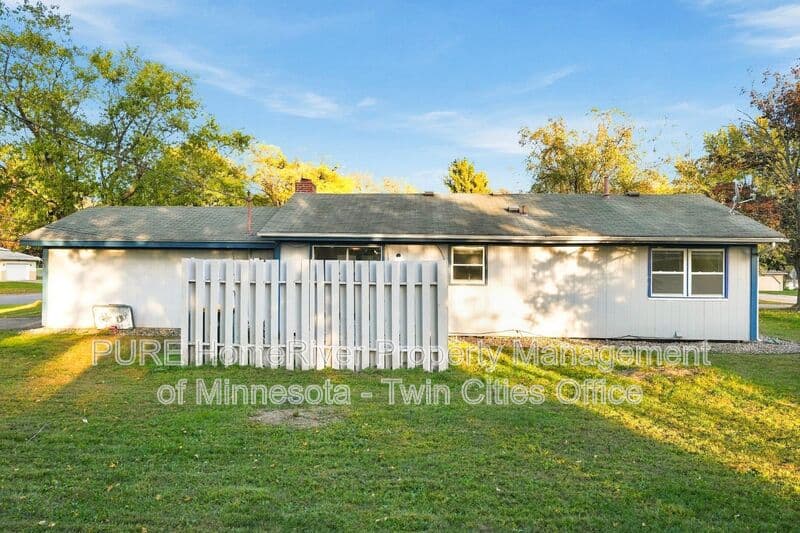 Brooklyn Park House: 7441 Major Ave N