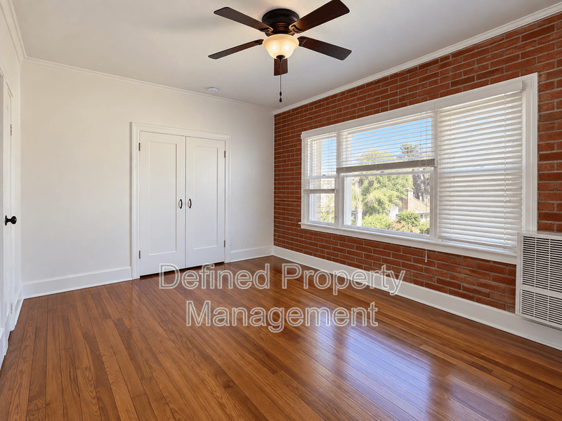 Echo Park Condo: 1324 Calumet Ave