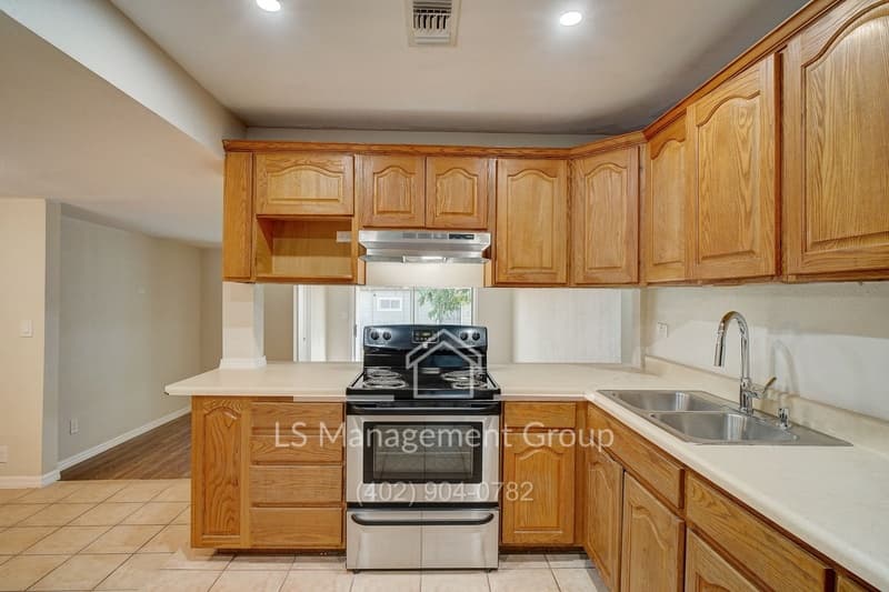 San Antonio House: 609 Taft Blvd,1