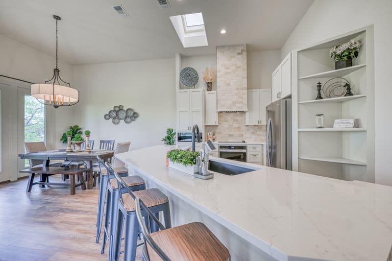 Horseshoe Bay House: 302 Parallel Circle