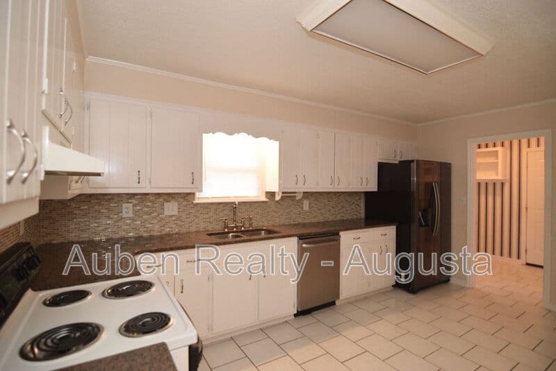 Evans House: 490 Pheasant Run Drive