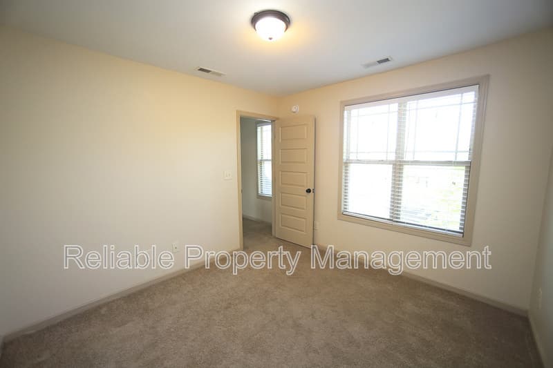 Clayton House: 198 Balboa Parkway