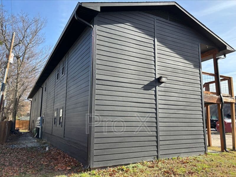 Fayetteville House: 942 W Holly St
