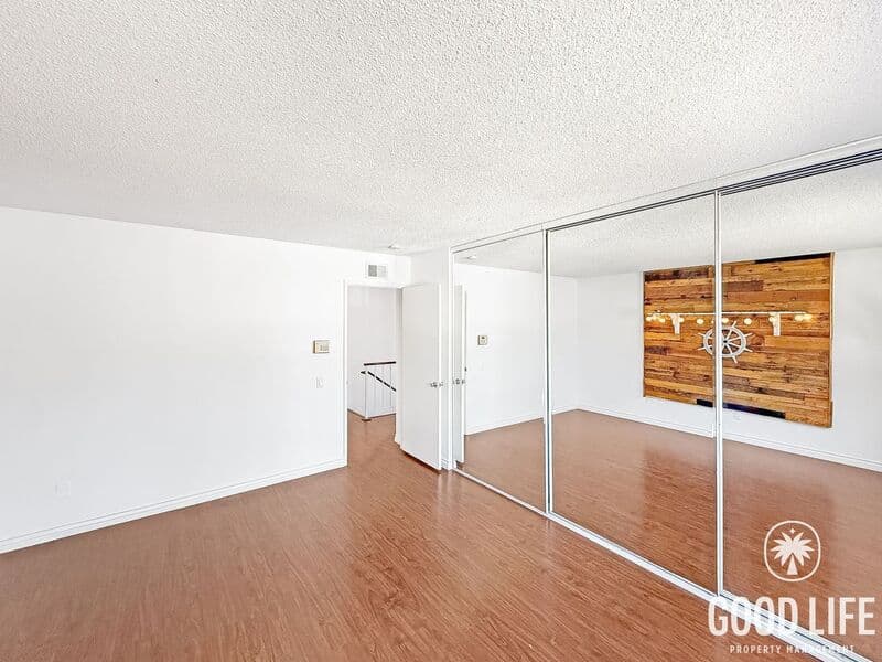 Oceanside Townhome: 827 Shelter Cove Way