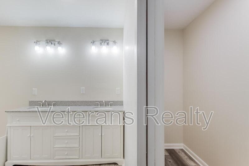 Long Beach House: 129 Quarles Street