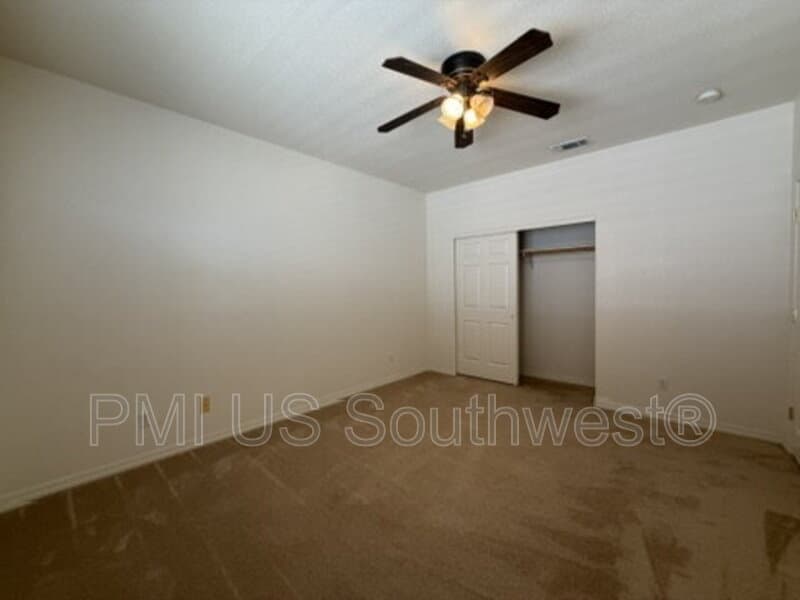 Fort Mohave House: 2060 Mesa Verde Way