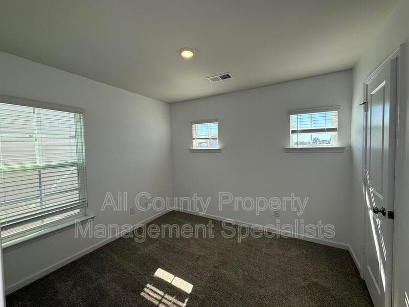 Hopkins House: 210 Bevington Brook Ln