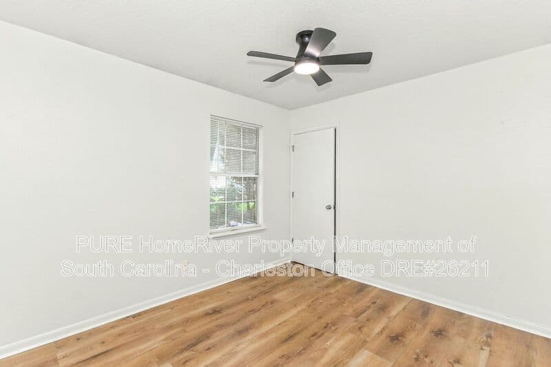 Summerville House: 108 Eaton Way