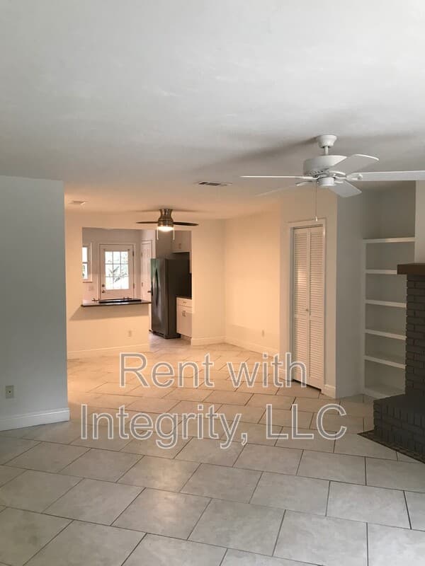 Tallahassee House: 1502-C Pullen Rd