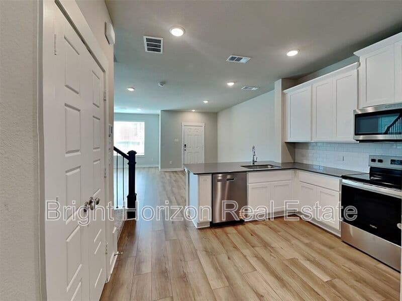 Fort Worth House: 226 Territory Trail