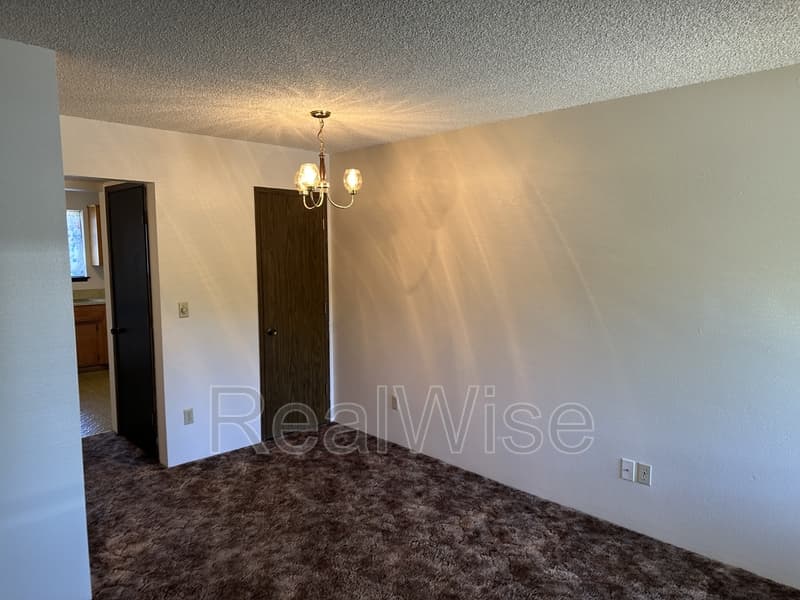 Grants Pass House: 401 SE 9th St