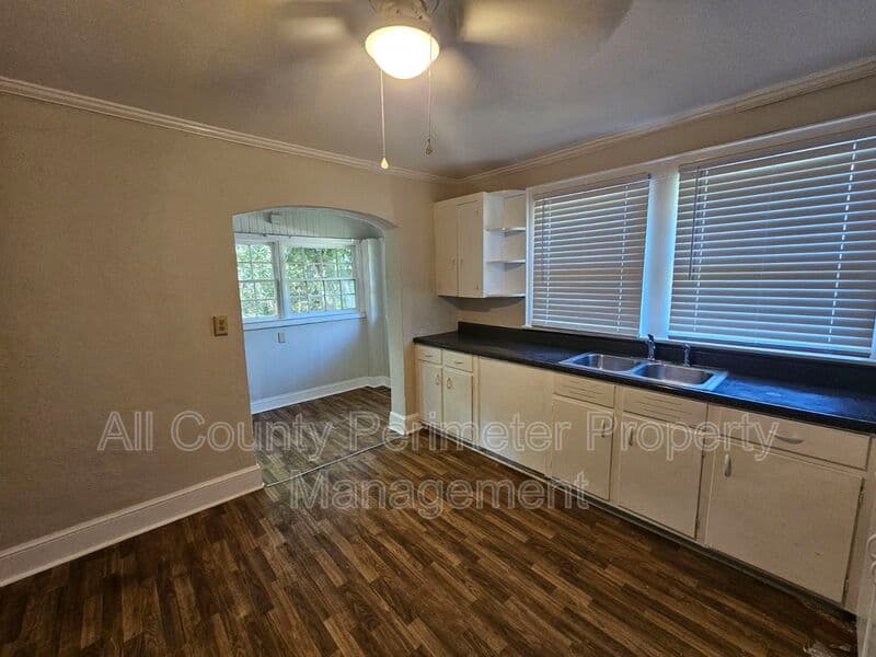 Macon House: 746 Grenada Terrace