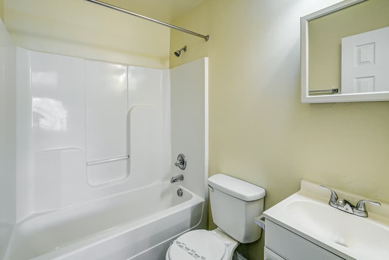 Richmond Condo: 2100 Phaup St