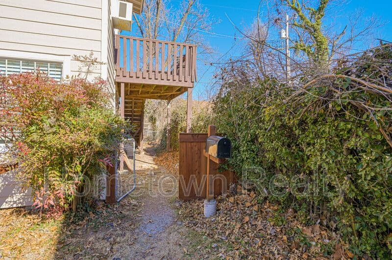 Norman House: 1127.5 W Eufaula Street