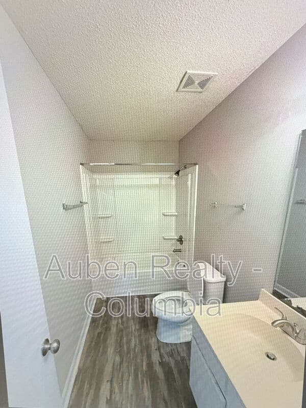 Cayce House: 16 Londonderry Sq