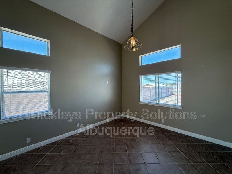 Albuquerque House: 10527 Brookline Pl NW