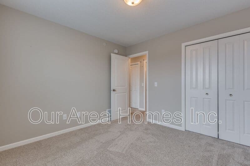 Big Lake House: 595 William St