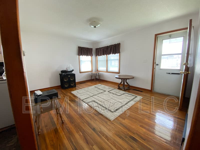 Independence House: 900 4th Avenue NE