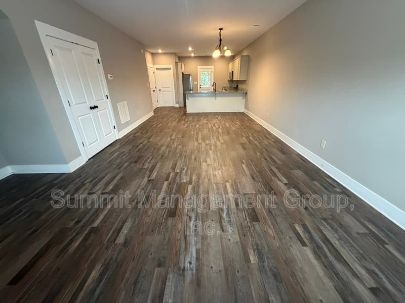Jackson Condo: 860 S Harkness Street, Unit D