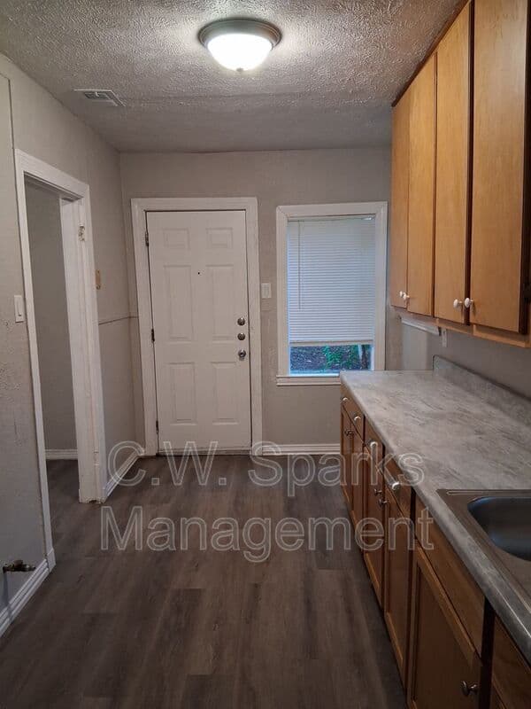 Dallas House: 435 Avenue G