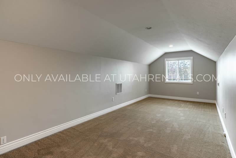 Orem House: 2032 West Golden Pond Way